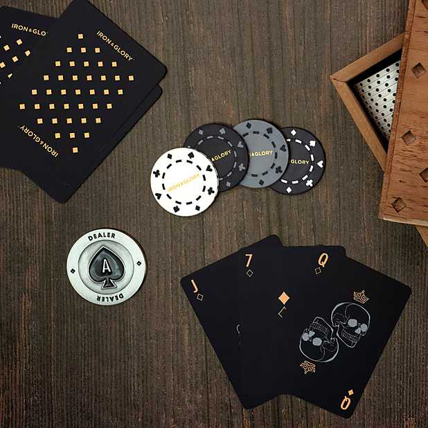 Poker-Juego en caja de madera con escritura de latón 