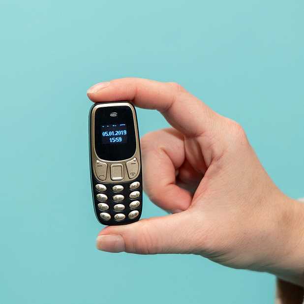 El mini teléfono móvil más pequeño del mundo. Curiosite