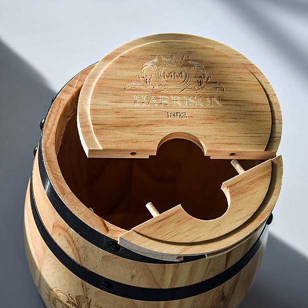Barril de madera para servir vino o whisky. Curiosite