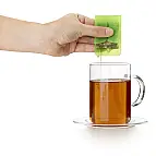 Exprime la bolsita sin quemarte los dedos