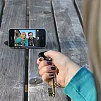 Un llavero localizador con el que podrás hacer selfies perfectos