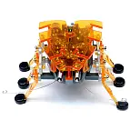 El naranja se llama Alpha