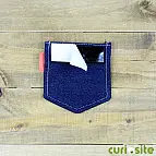 Una de las tiras de velcro queda adherida a la pared