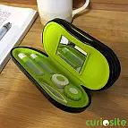 Incluye un kit para lentillas muy completo