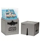 La caja es un expositor con luces y música