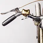 Con sistema tradicional, emite un sonido brillante
