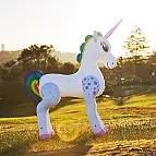 Adopta a este unicornio hinchable