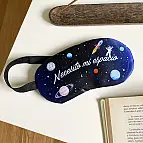Un antifaz relajante de diseño espacial