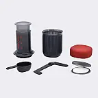 Solo necesitarás café y agua caliente o fría para prepararlo