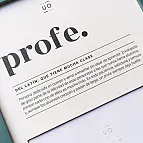 La definición de profe quedará encima de la foto