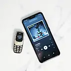 Tiene reproductor de audio y grabadora de voz