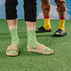 Incluye dos pares de calcetines 