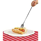 Picotea del  plato de otros sin vergüenza.