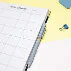 1 goma para sujetar el bolígrafo