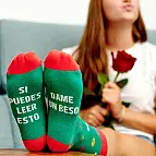 Calcetines con mensaje: Si puedes leer esto dame un beso