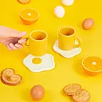 Set de 2 tazas de café con platito en forma de huevo frito