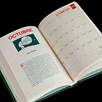 ncluye páginas mensuales con efemérides ilustradas y espacio para planificar