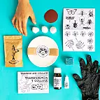 Viene con 80 ilustraciones en blanco y negro para transferir