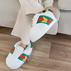 Su tejido ultrasuave mantiene los pies calentitos