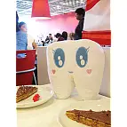 ¡Le encantan las fiestas de cumpleaños!