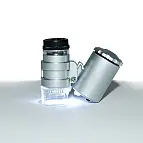 Cuenta con 3 luces LED: 2 blancas y 1 ultravioleta