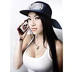 La modelo Linda Le es la imagen de Kuso Vinyl