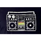 El radiocassette estampado es puro años ochenta