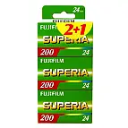 El set incluye tres carretes de 24 exposiciones 