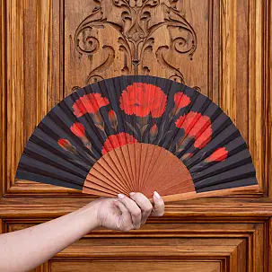 Abanico original con estampado de claveles