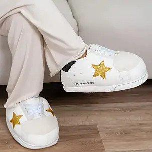 Zapatillas de estar por casa gigantes con estrella