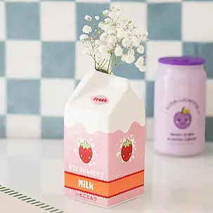 Jarrón decorativo con forma de cartón de leche