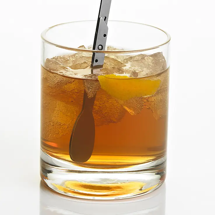 Incorpora un agitador de 15 cm