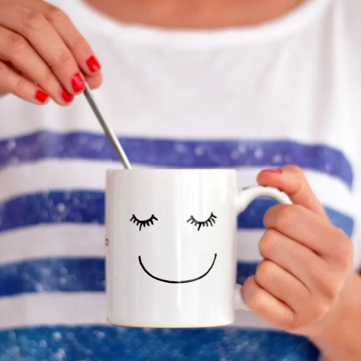 Con este kit DIY podrás personalizar dos tazas