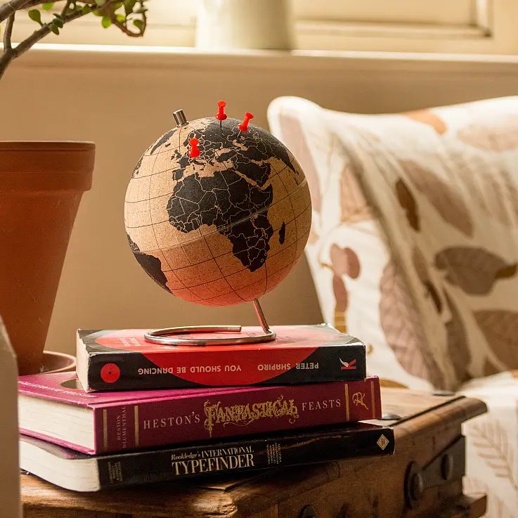 Un precioso globo terráqueo de corcho