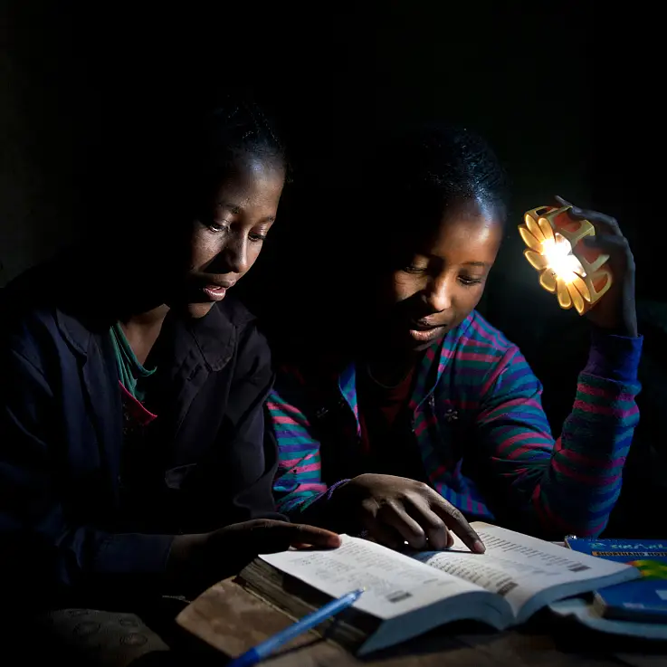 Proporciona luz limpia allí donde no hay electricidad