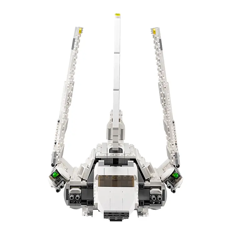 Incluye cinco minifiguras con diferentes armas