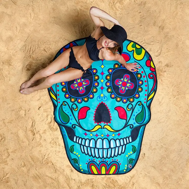 Una toalla de playa de diseño impactante