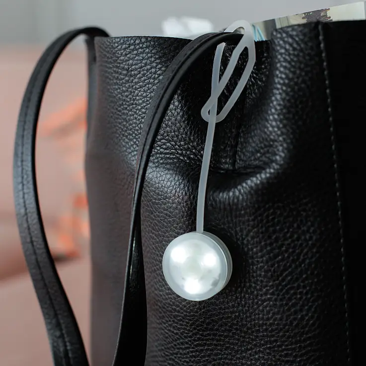 Una luz para el bolso que podrás colgar del asa