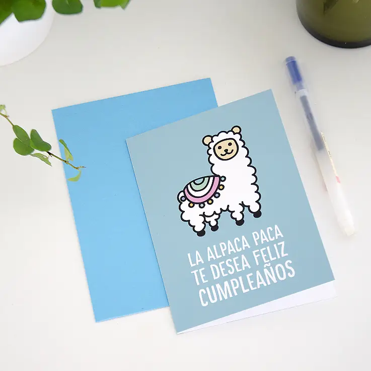 Incluye un sobre para enviarla