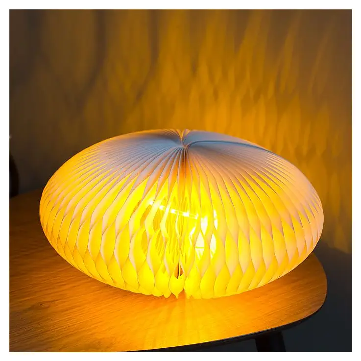 Una lámpara de papel muy decorativa