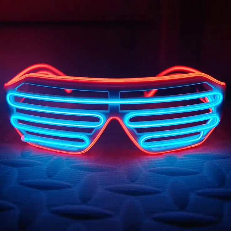 Deslumbra las noches de verano con estas gafas de neón