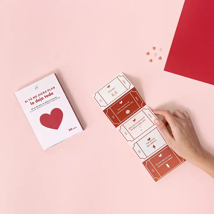 20 vales de papel ilustrados con 20 planes para parejas