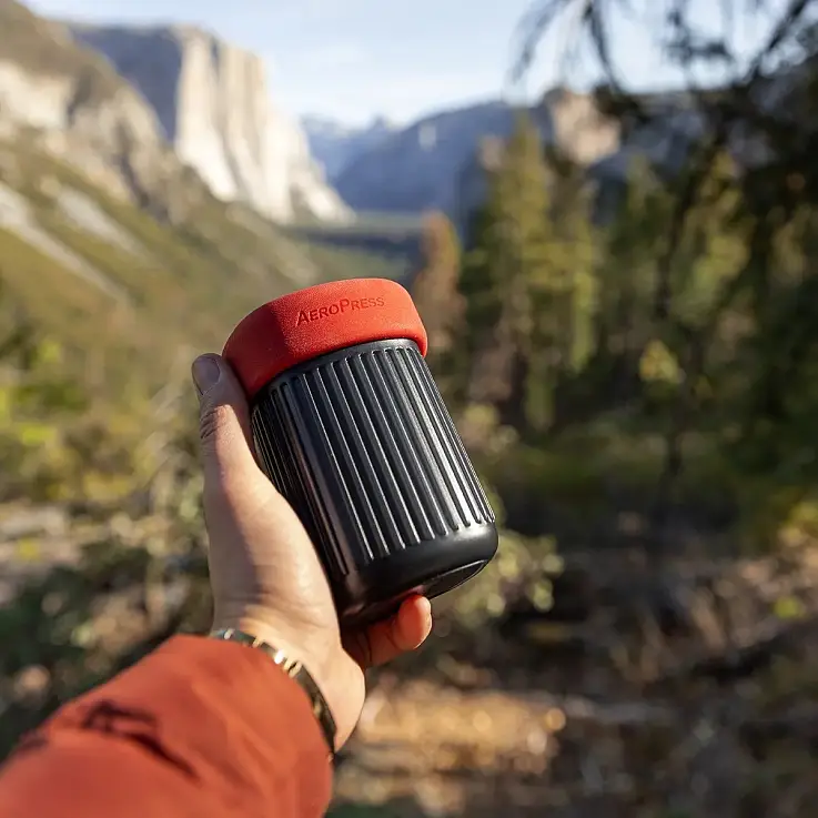 Todos los componentes de la cafetera se guardan dentro del vaso