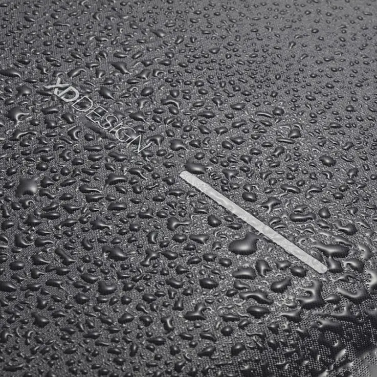 Fabricada con materiales reciclados, es impermeable