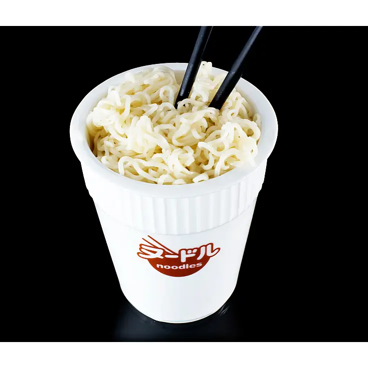 La taza de cerámica para noodles evitará que te quemes las manos.