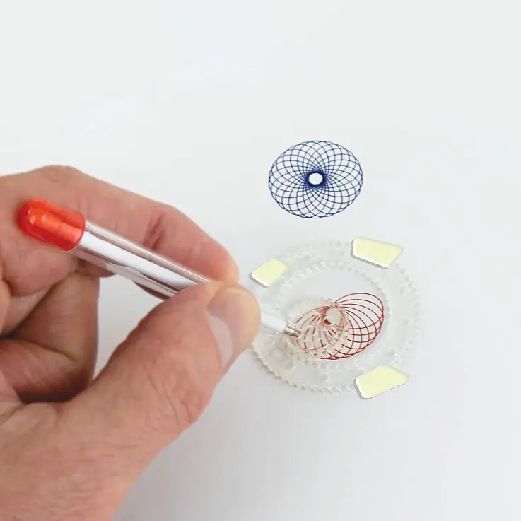 Incluye 7 ruedas, 1 anillo, 1 regla, masilla y 2 bolígrafos