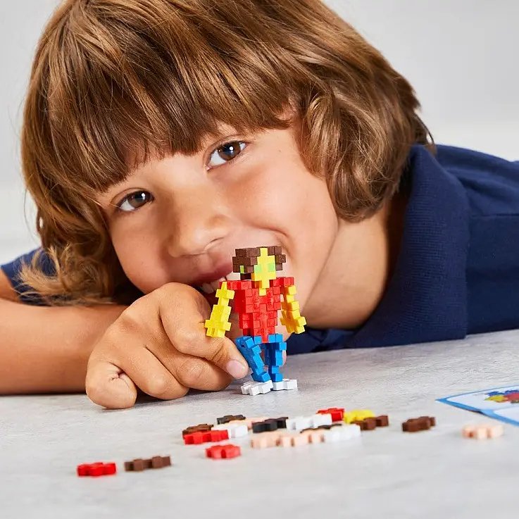 Plus plus: Juego de construcción libre con 600 piezas de colores
