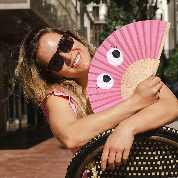 Abanico original con estamapdo de ojitos