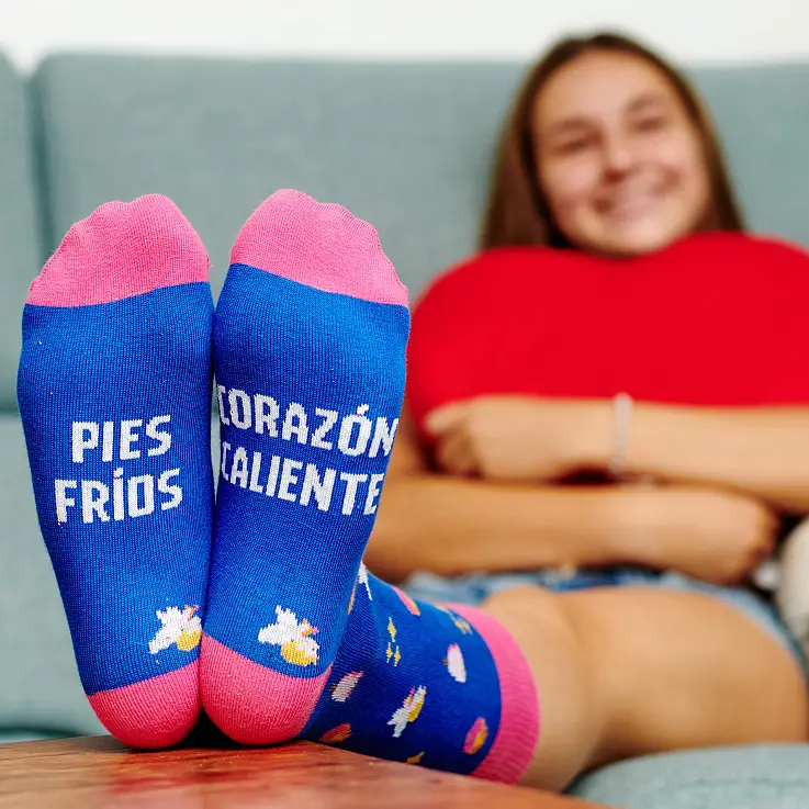 Calcetines con mensaje: Pies fríos, corazón caliente