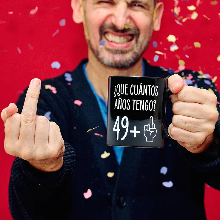 La taza de cumpleaños para los 50